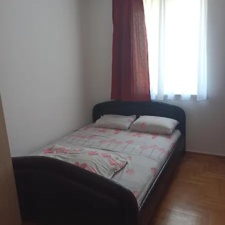 Debora 2 Apartment *